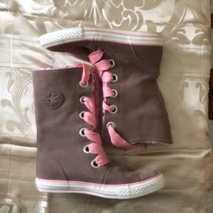 Vintage converse boots. Good condition. Cute!!!
